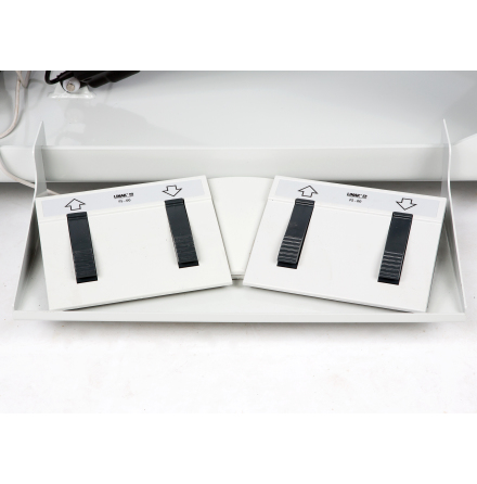 Pedalhylla till bord med tilt