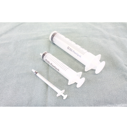 Eng spruta Emerald/Plastipak 1ml /120